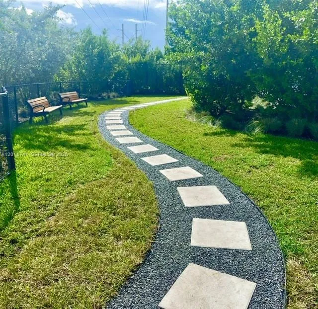 16385 Biscayne Blvd #519 North Miami Beach, FL 33160