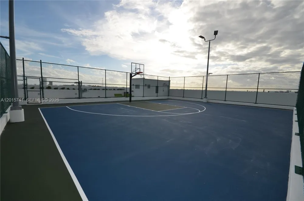 16385 Biscayne Blvd #519 North Miami Beach, FL 33160