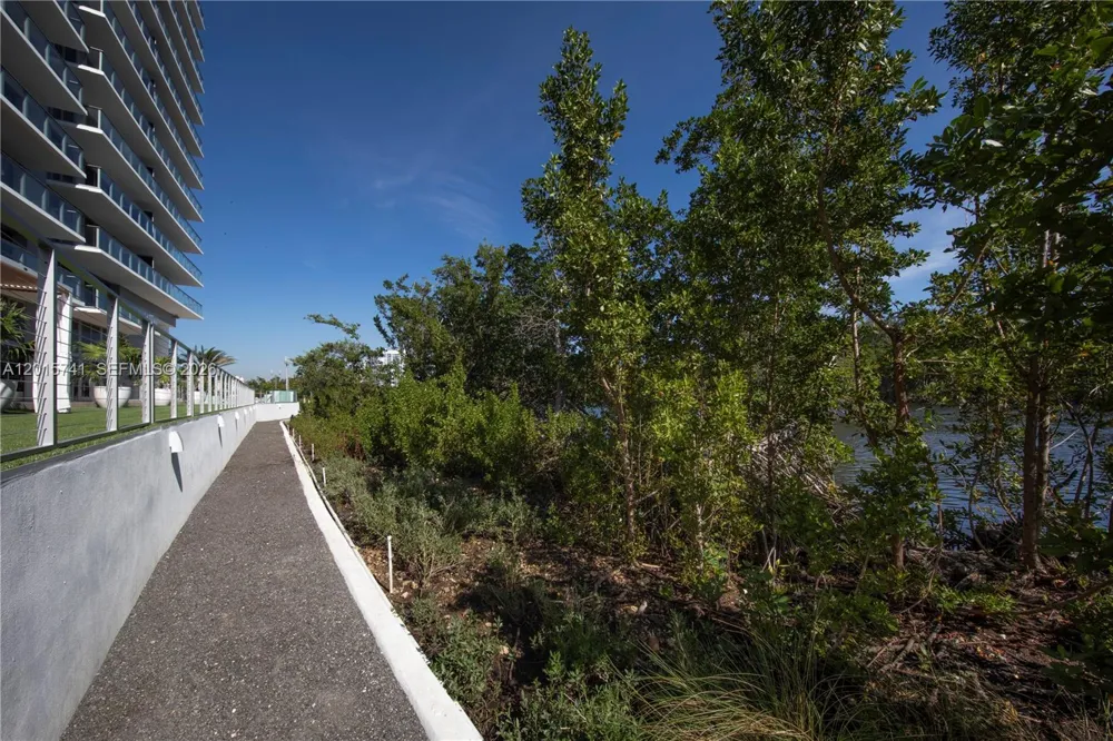 16385 Biscayne Blvd #519 North Miami Beach, FL 33160