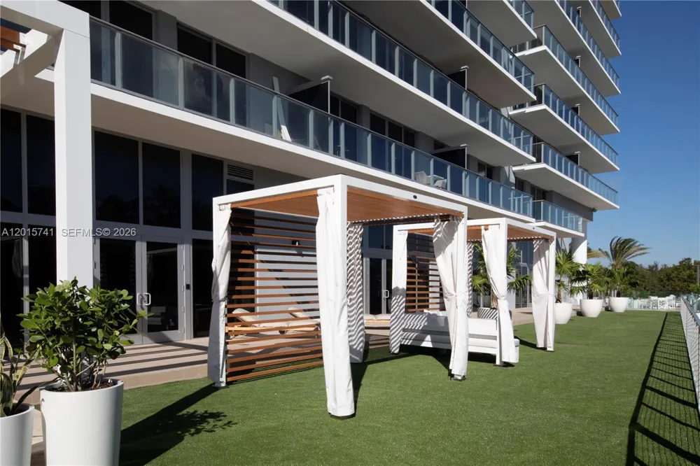 16385 Biscayne Blvd #519 North Miami Beach, FL 33160