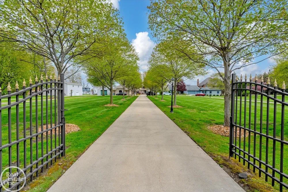7827 S River Road Cottrellville Township, MI 48039