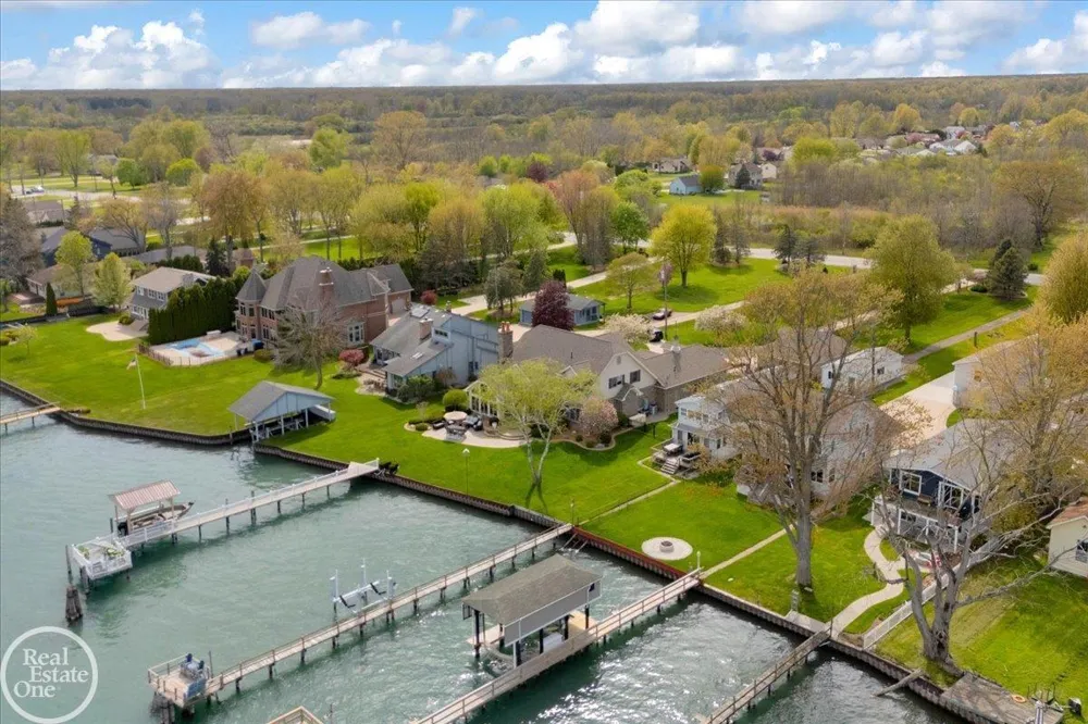 7827 S River Road Cottrellville Township, MI 48039