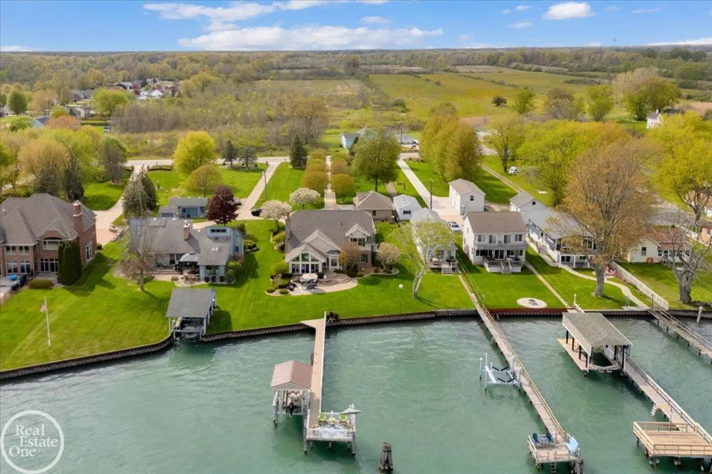7827 S River Road Cottrellville Township, MI 48039