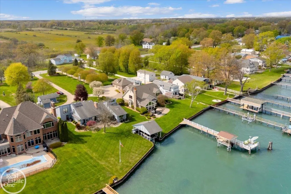 7827 S River Road Cottrellville Township, MI 48039