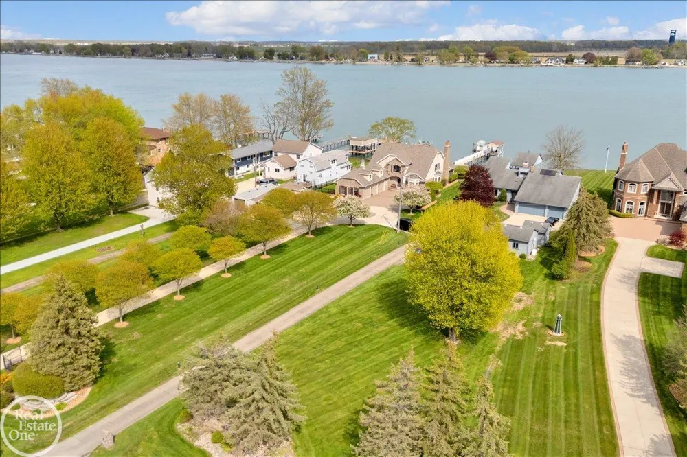 7827 S River Road Cottrellville Township, MI 48039