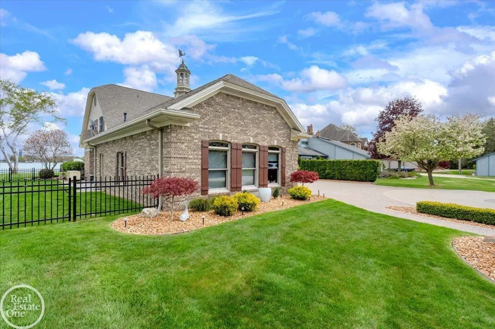 7827 S River Road Cottrellville Township, MI 48039