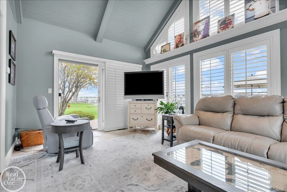 7827 S River Road Cottrellville Township, MI 48039