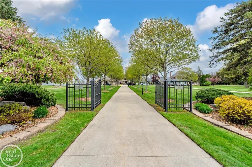 7827 S River Road Cottrellville Township, MI 48039