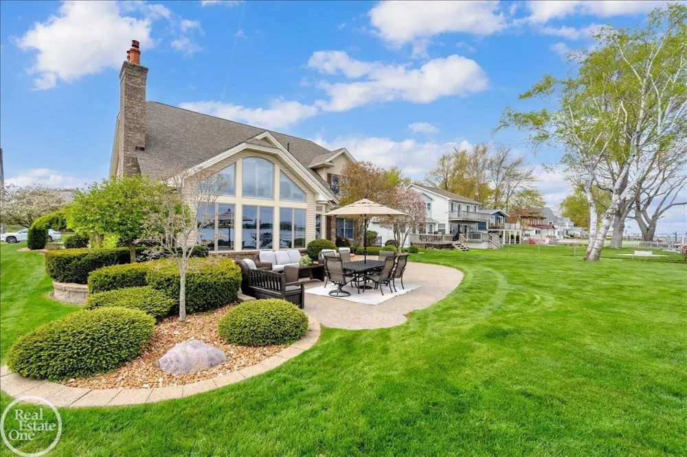 7827 S River Road Cottrellville Township, MI 48039