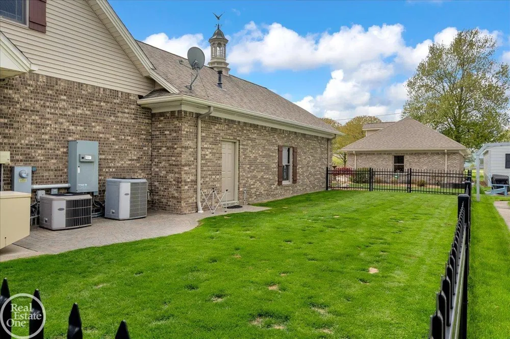 7827 S River Road Cottrellville Township, MI 48039