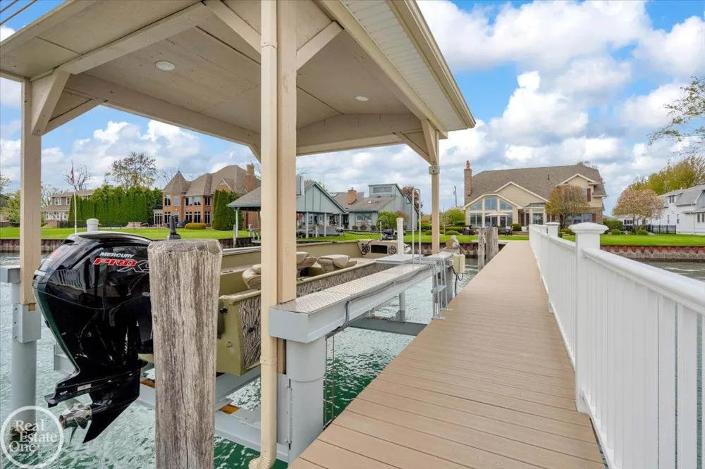 7827 S River Road Cottrellville Township, MI 48039