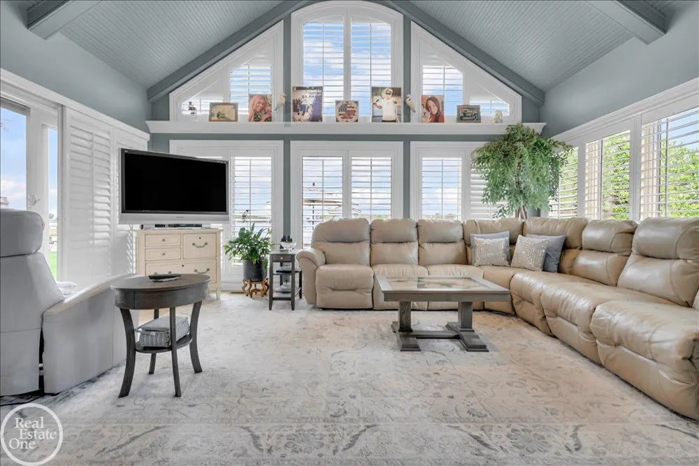 7827 S River Road Cottrellville Township, MI 48039