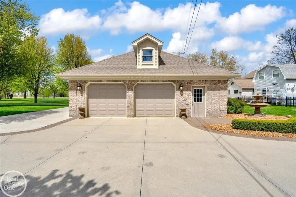 7827 S River Road Cottrellville Township, MI 48039