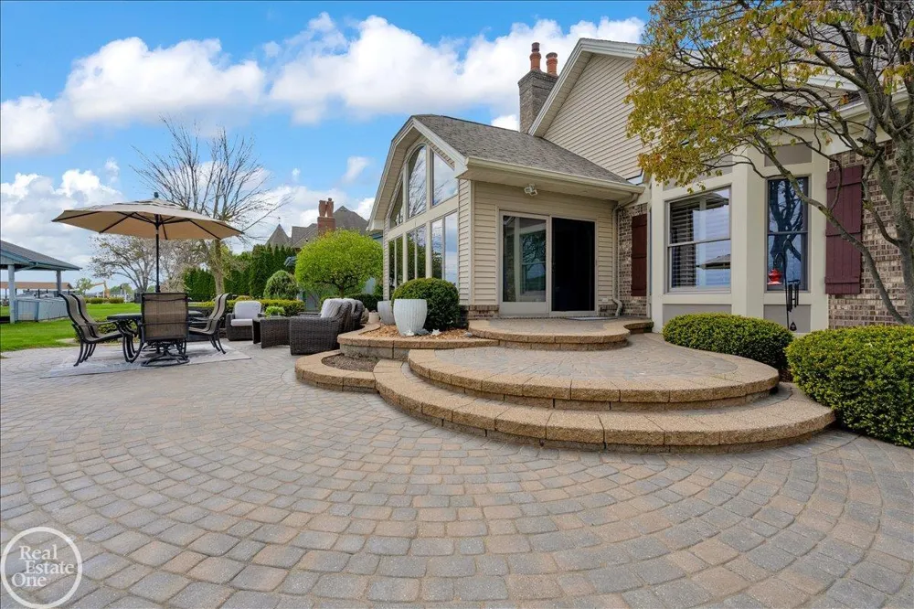 7827 S River Road Cottrellville Township, MI 48039