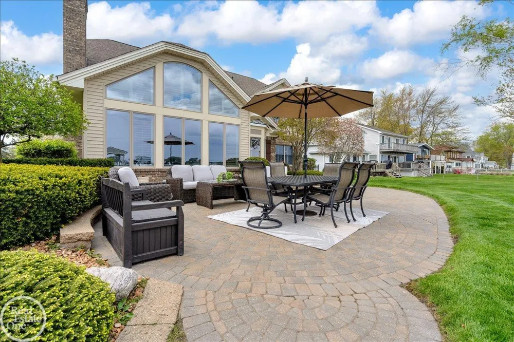 7827 S River Road Cottrellville Township, MI 48039
