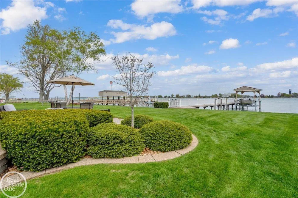 7827 S River Road Cottrellville Township, MI 48039