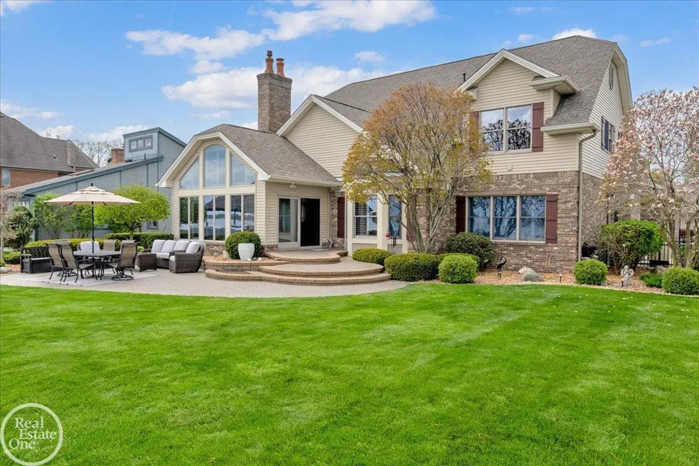 7827 S River Road Cottrellville Township, MI 48039