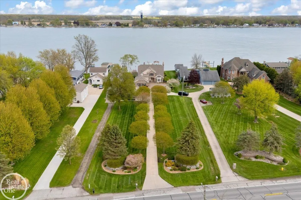 7827 S River Road Cottrellville Township, MI 48039