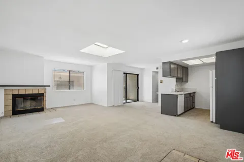 11924 Mayfield Avenue #5