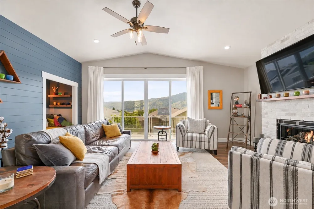 317 Village Drive Manson, WA 98831