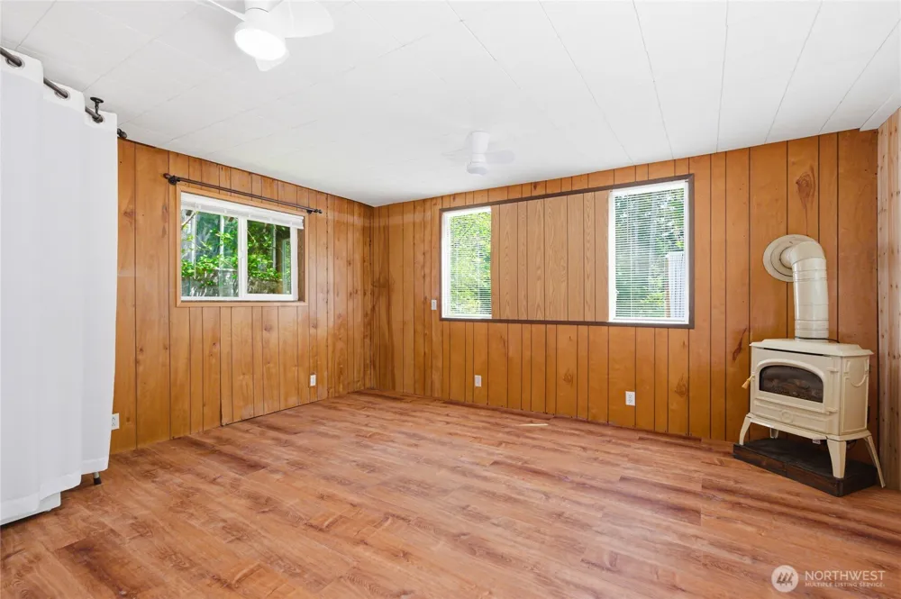 33822 State Route 706 E Ashford, WA 98304