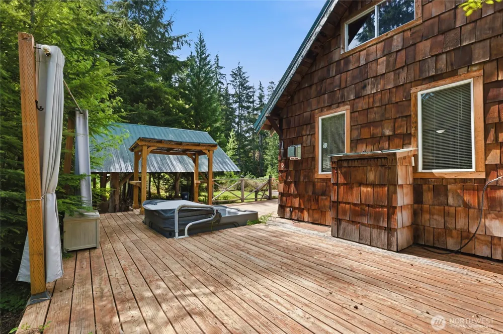 33822 State Route 706 E Ashford, WA 98304