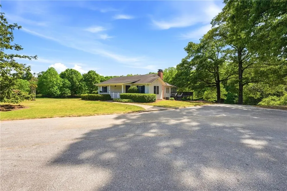 1103 Apple Pie Ridge Road Alto, GA 30510