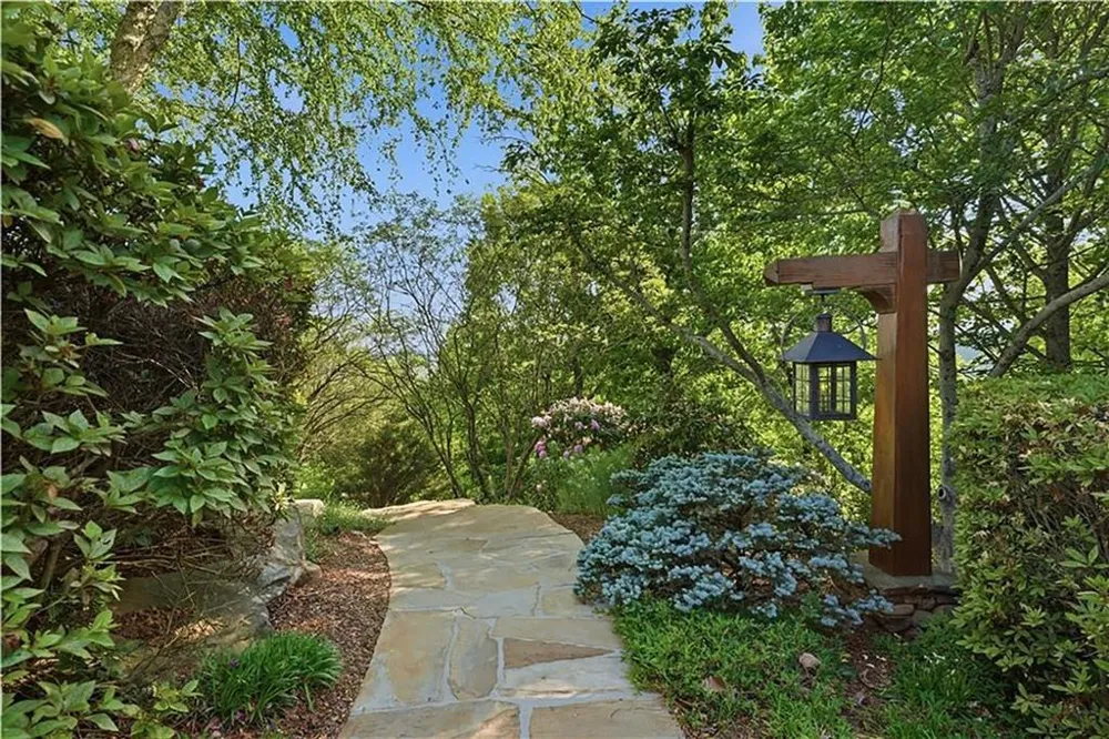 1103 Apple Pie Ridge Road Alto, GA 30510