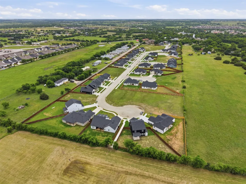 585 Highview Court Godley, TX 76044