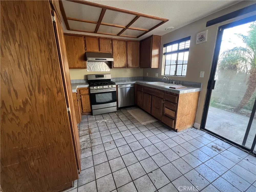 10546 KNOTT Stanton, CA 90680