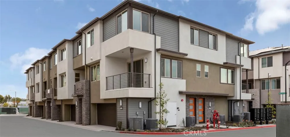 1967 Via De Luna Placentia, CA 92870