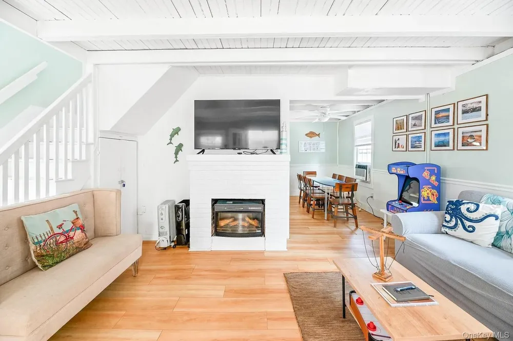 291 Cottage Walk Ocean Beach, NY 11770