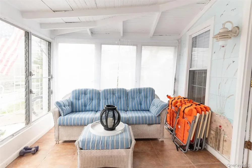 291 Cottage Walk Ocean Beach, NY 11770