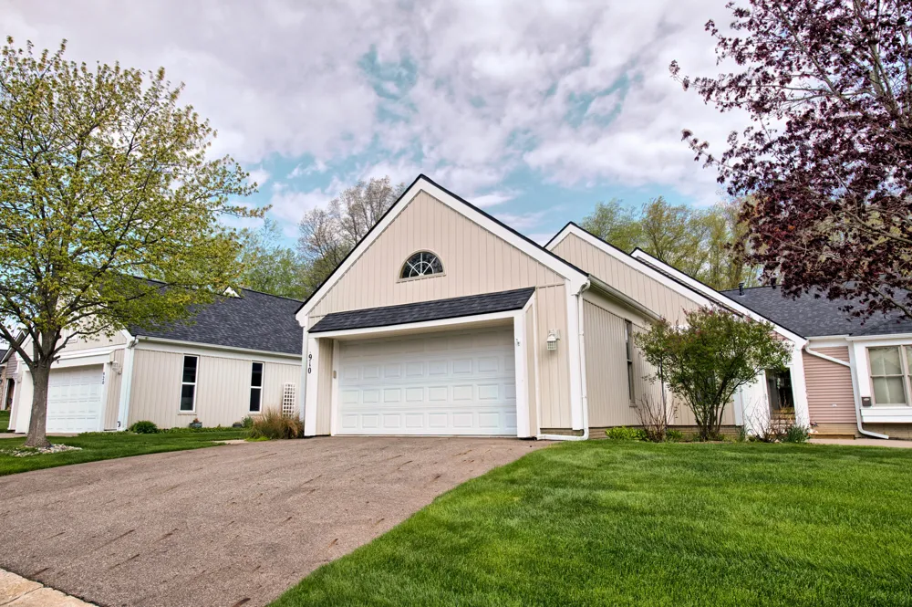 910 Cherrywood Circle Portland, MI 48875