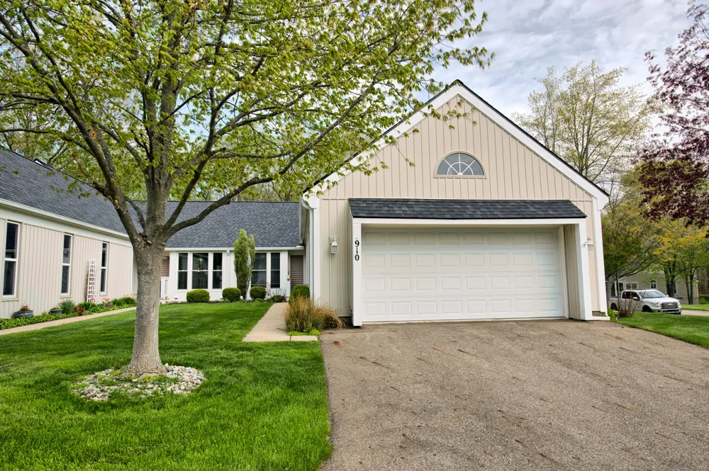 910 Cherrywood Circle Portland, MI 48875