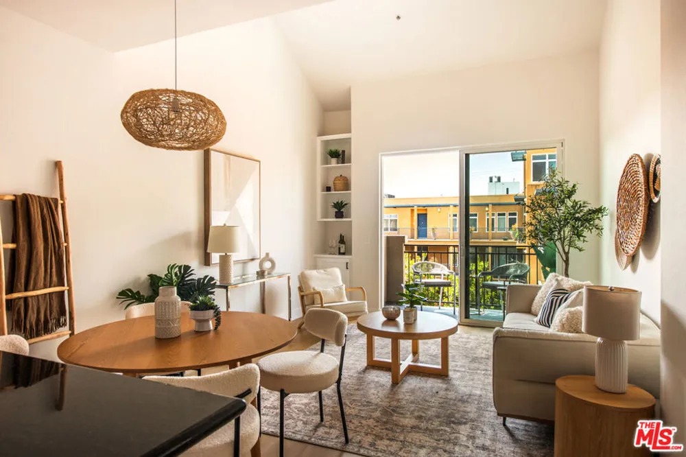 4060 Glencoe Avenue #302