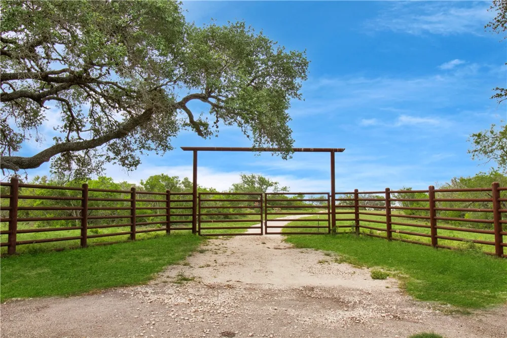 4552 Mineral Cemetery Beeville, TX 78102