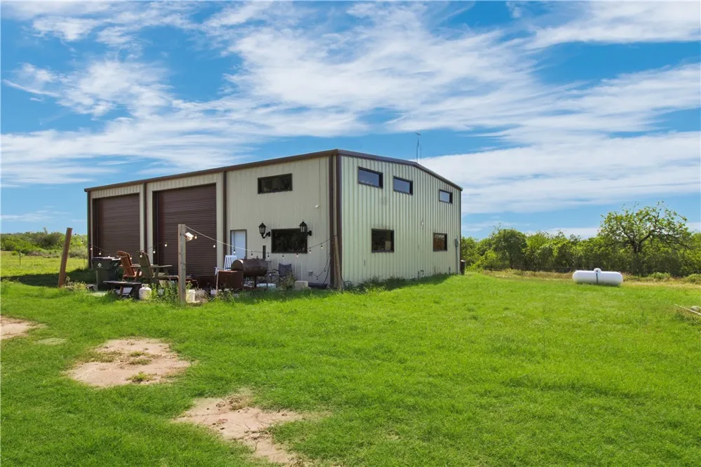 4552 Mineral Cemetery Beeville, TX 78102