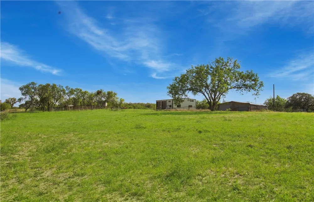 4552 Mineral Cemetery Beeville, TX 78102