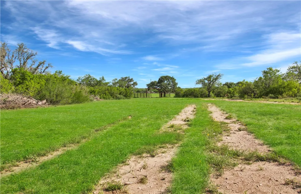 4552 Mineral Cemetery Beeville, TX 78102