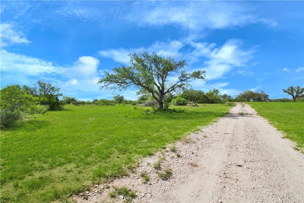 4552 Mineral Cemetery Beeville, TX 78102