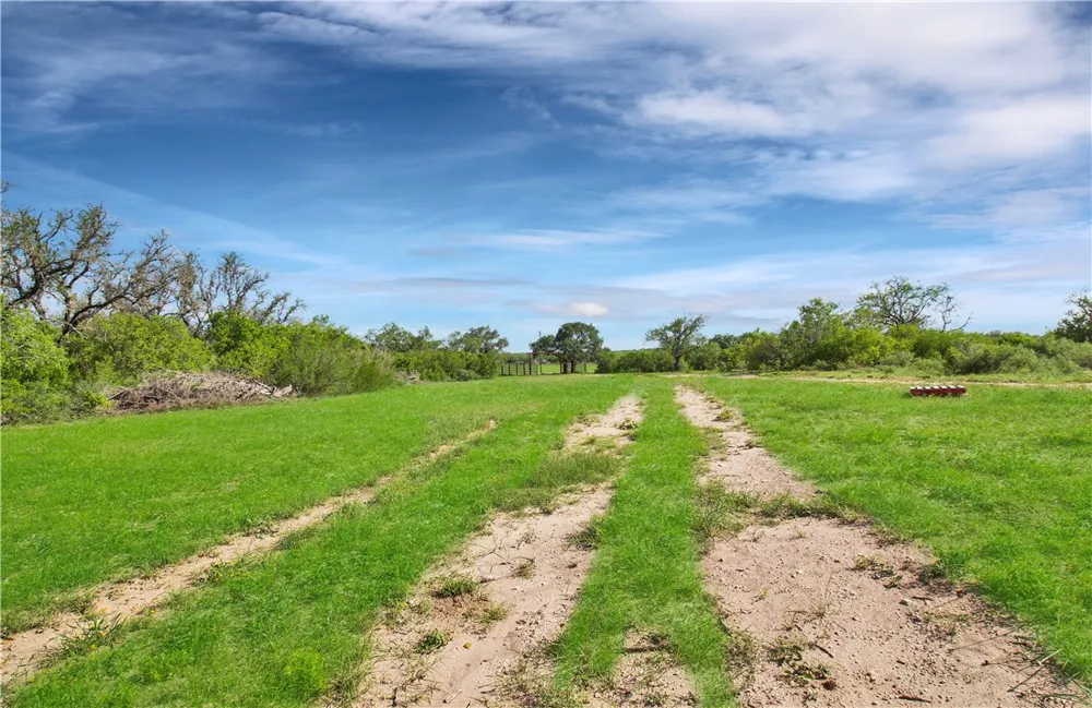 4552 Mineral Cemetery Beeville, TX 78102
