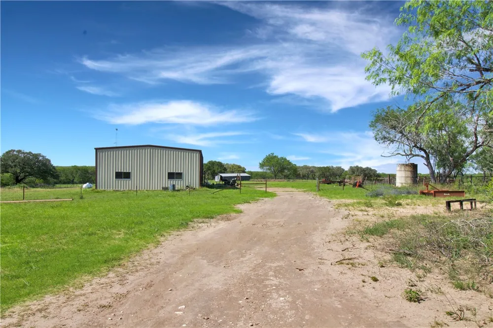 4552 Mineral Cemetery Beeville, TX 78102