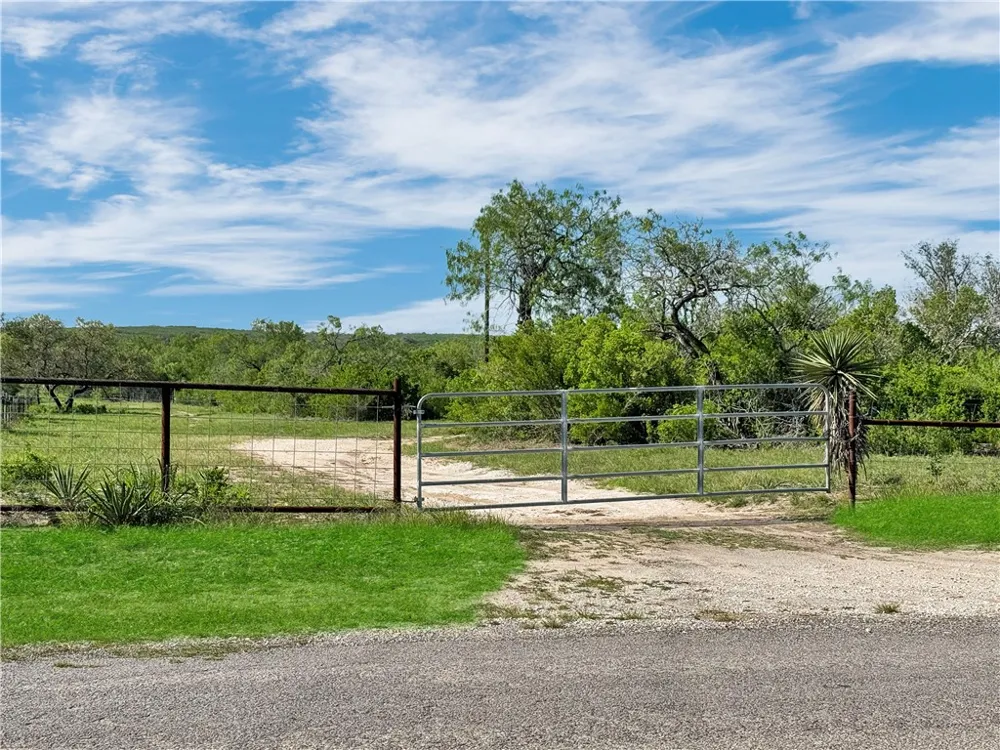 4552 Mineral Cemetery Beeville, TX 78102