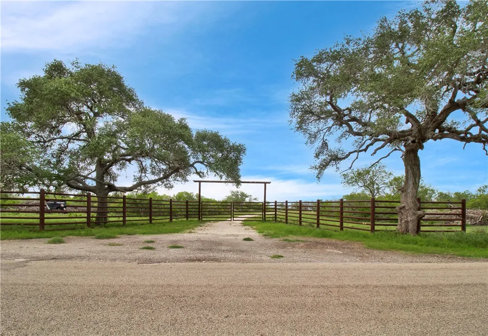 4552 Mineral Cemetery Beeville, TX 78102