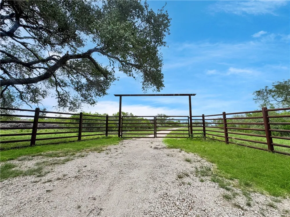 4552 Mineral Cemetery Beeville, TX 78102