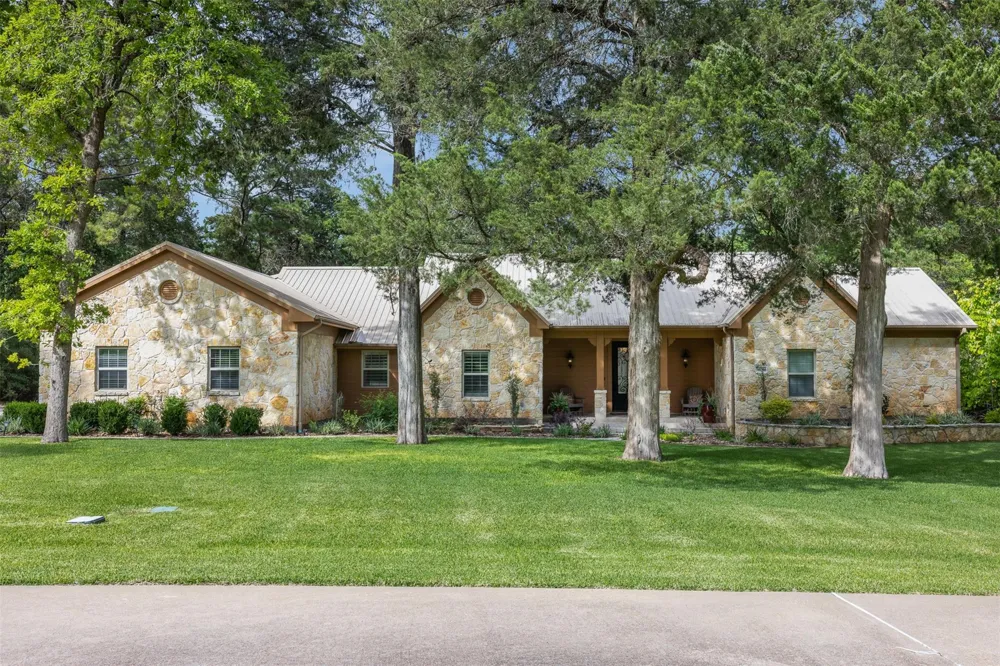 404 Saint Andrews Drive New Ulm, TX 78950