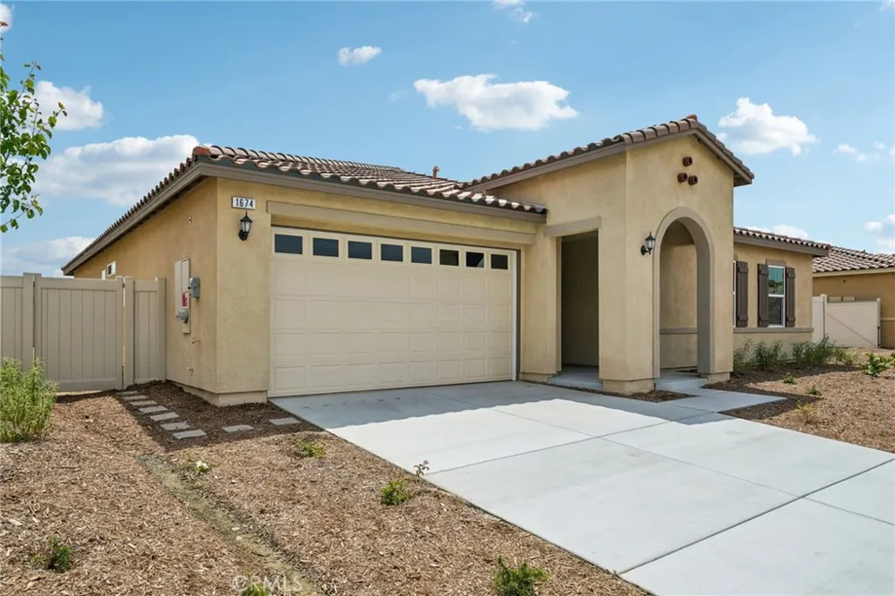 1674 westfork Way San Jacinto, CA 92582