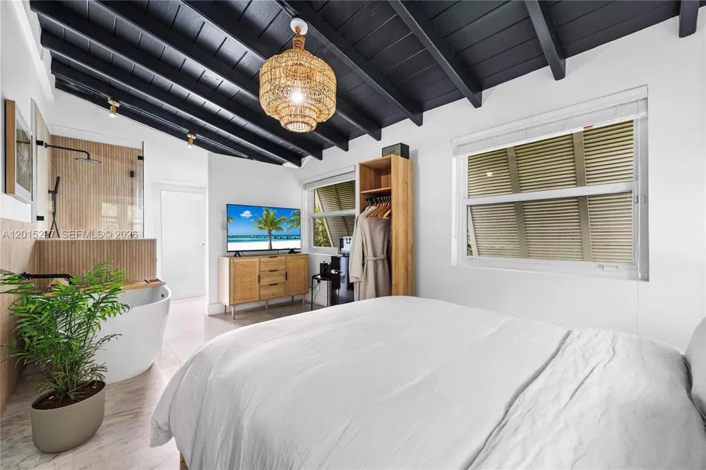 723 NE 112th St Biscayne Park, FL 33161