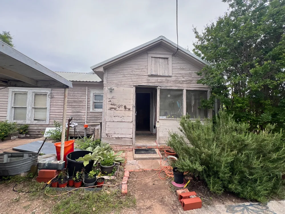 101 E Commerce Street Gustine, TX 76455
